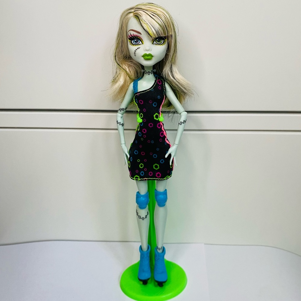 Monster High Frankie Stein Skultimate Roller Maze Doll